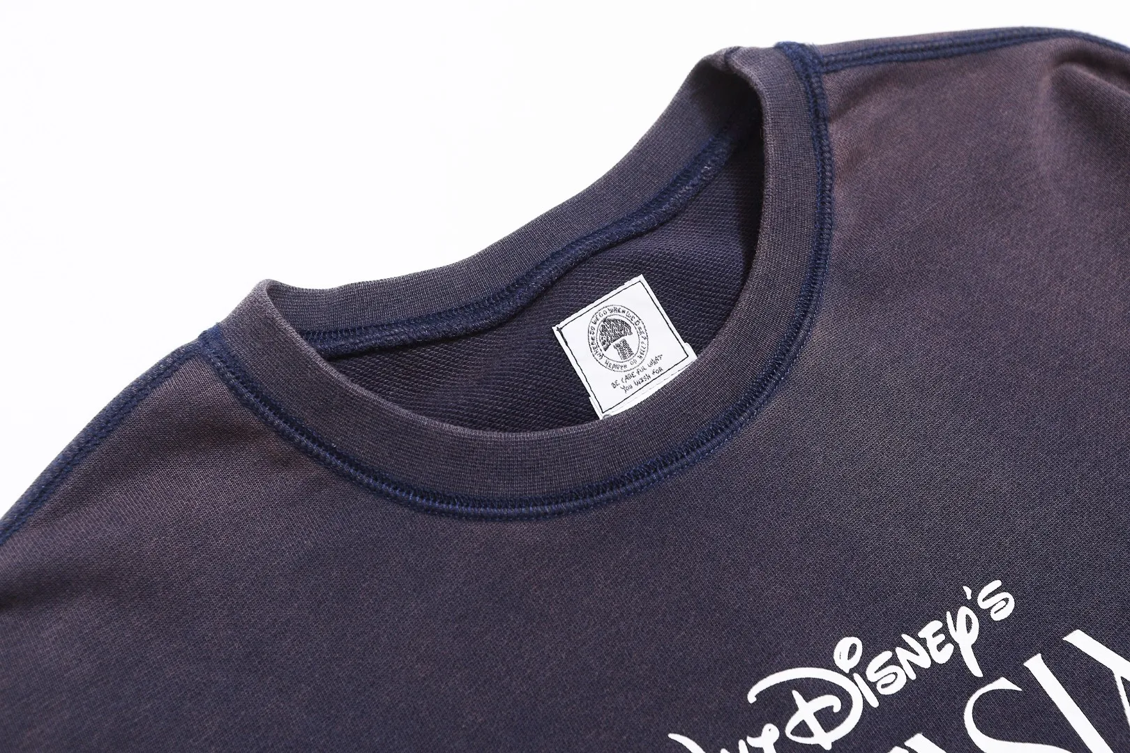 Saint Michael "FANTASIA" Mickey printed retro distressed washed-out thin round-neck long-sleeved sweatshirt Fabric: 390g Style number: SM621 Size: S-M-L-XL Color: washed blue Price: P198